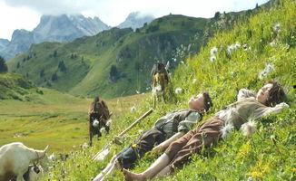 海蒂和爷爷时间背景,海蒂与爷爷的时光之旅