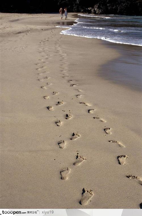 沙滩俩人照片,浪漫时光的定格瞬间